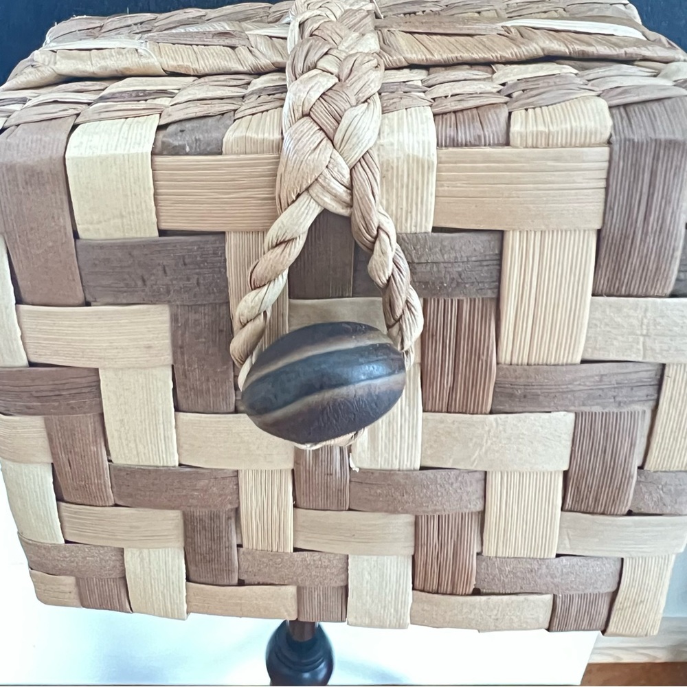 Authentic basketweave purse - Picture 4 of 8